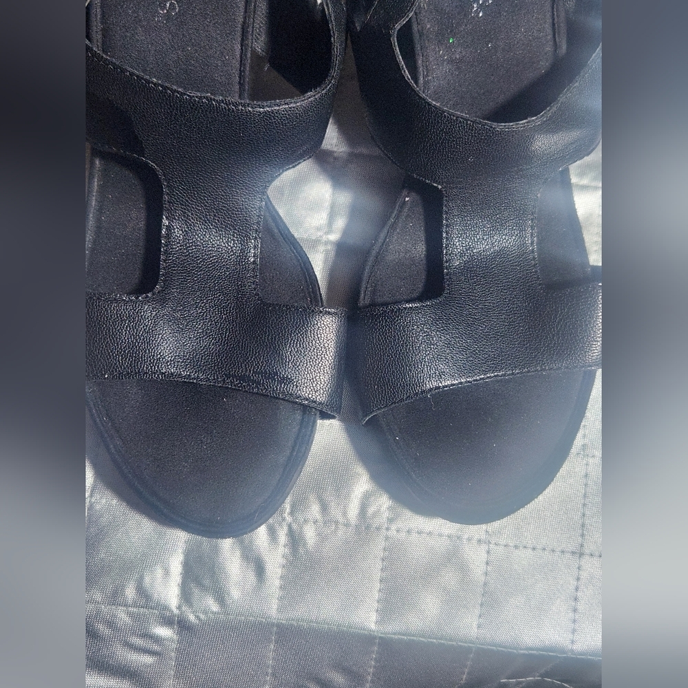 AEROSOLES Black Sandals with Chunky Design - Picture 6 of 10